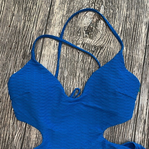 VICTORIA'S SECRET SWIM The Cut-Out Cheeky One-Piece Swimsuit vibrant blue size s - Picture 3 of 8